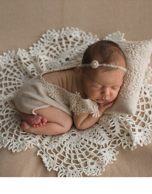 Load image into Gallery viewer, Newborn Photography Props Hollow Lace Blanket
